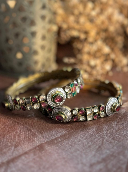 Amara - Vintage Style Bangle Set